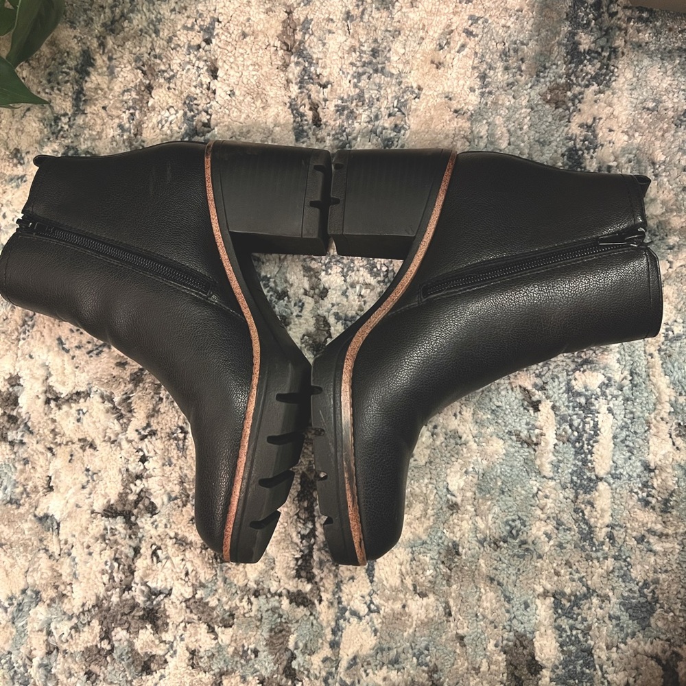 Naturalizer heeled bootie